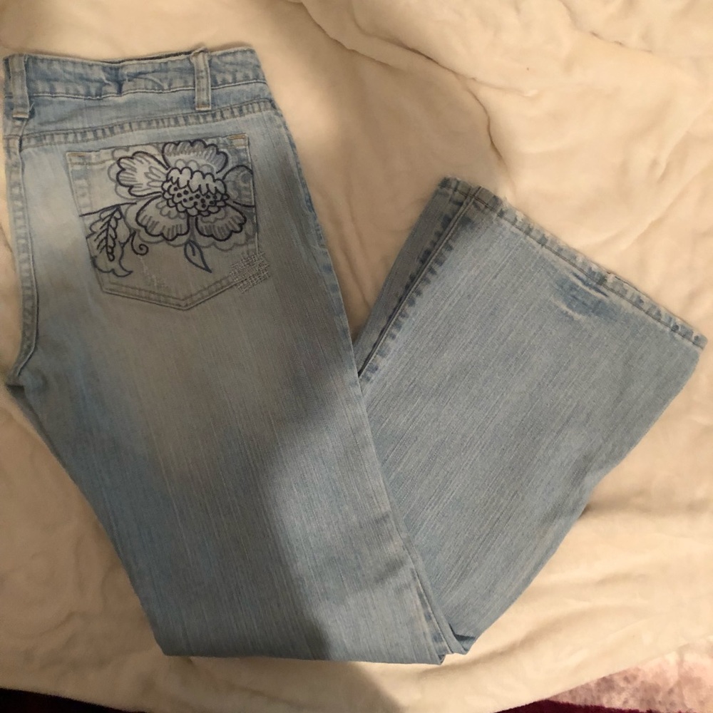 Aeropostal jeans 👖 with flowers embroidery